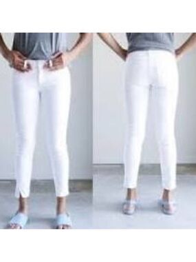 AMO White 5 Pocket Mid Rise Slim Fit Lightly Distressed Raw Hem Jeans Size 27